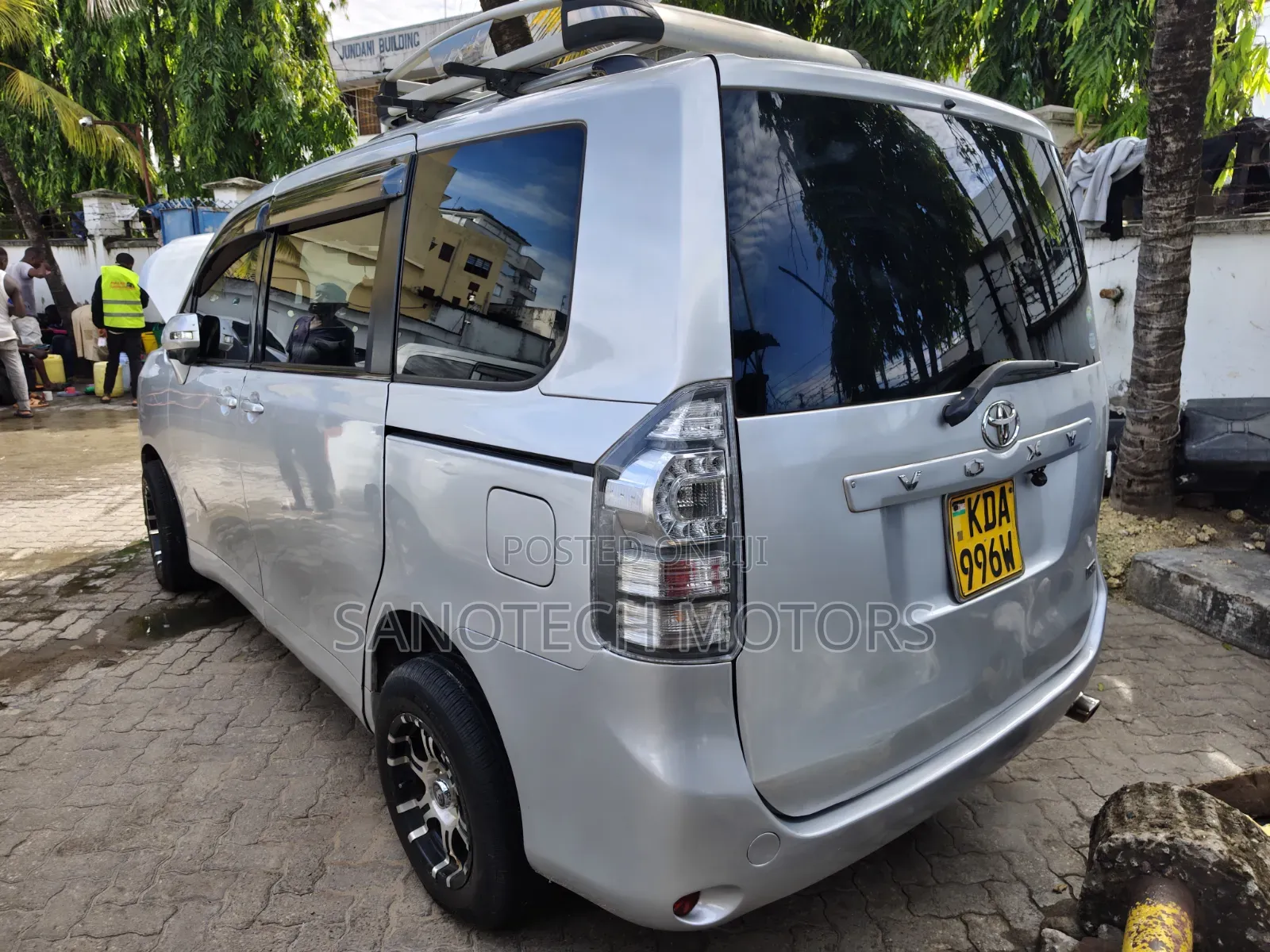 Toyota Voxy 2013 Silver