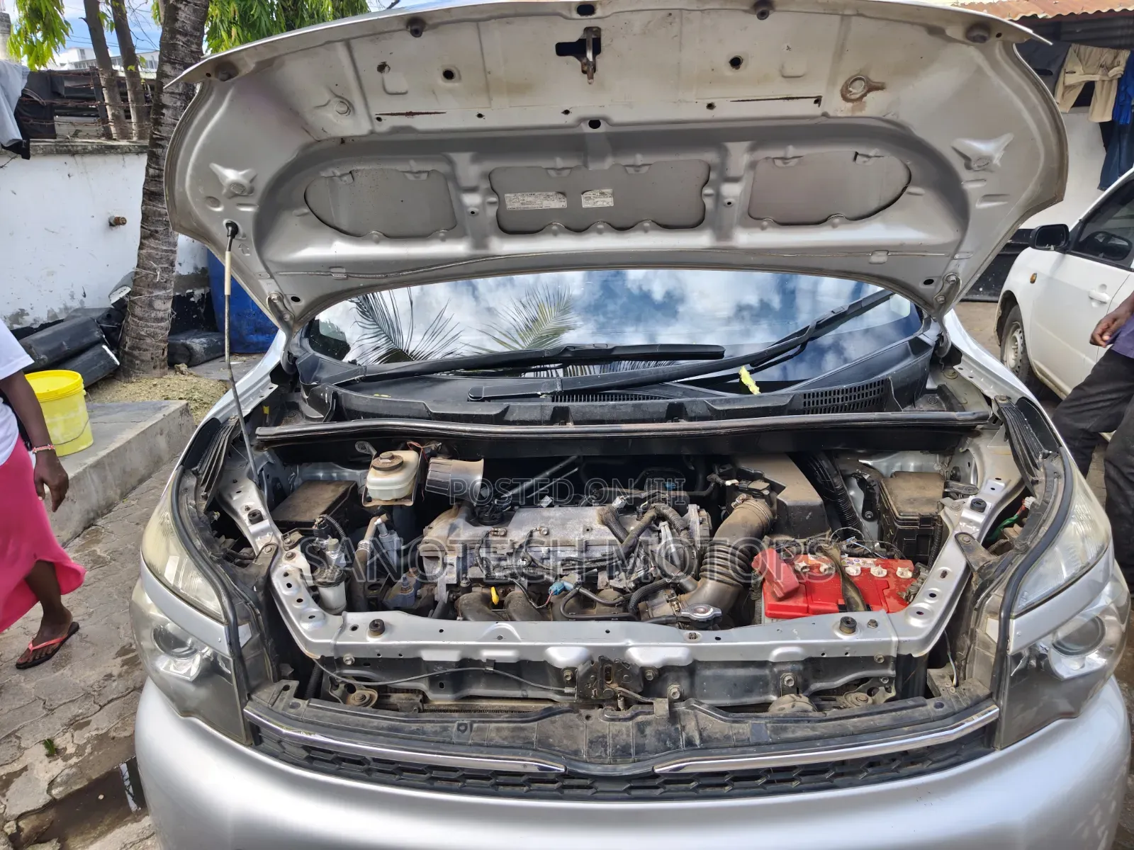 Toyota Voxy 2013 Silver