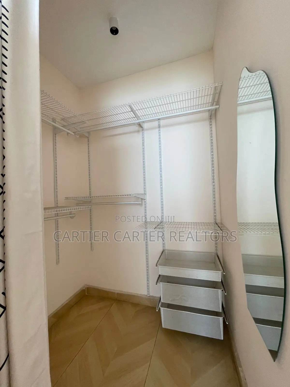 3bdrm Apartment in Gateway Mall Area for sale
