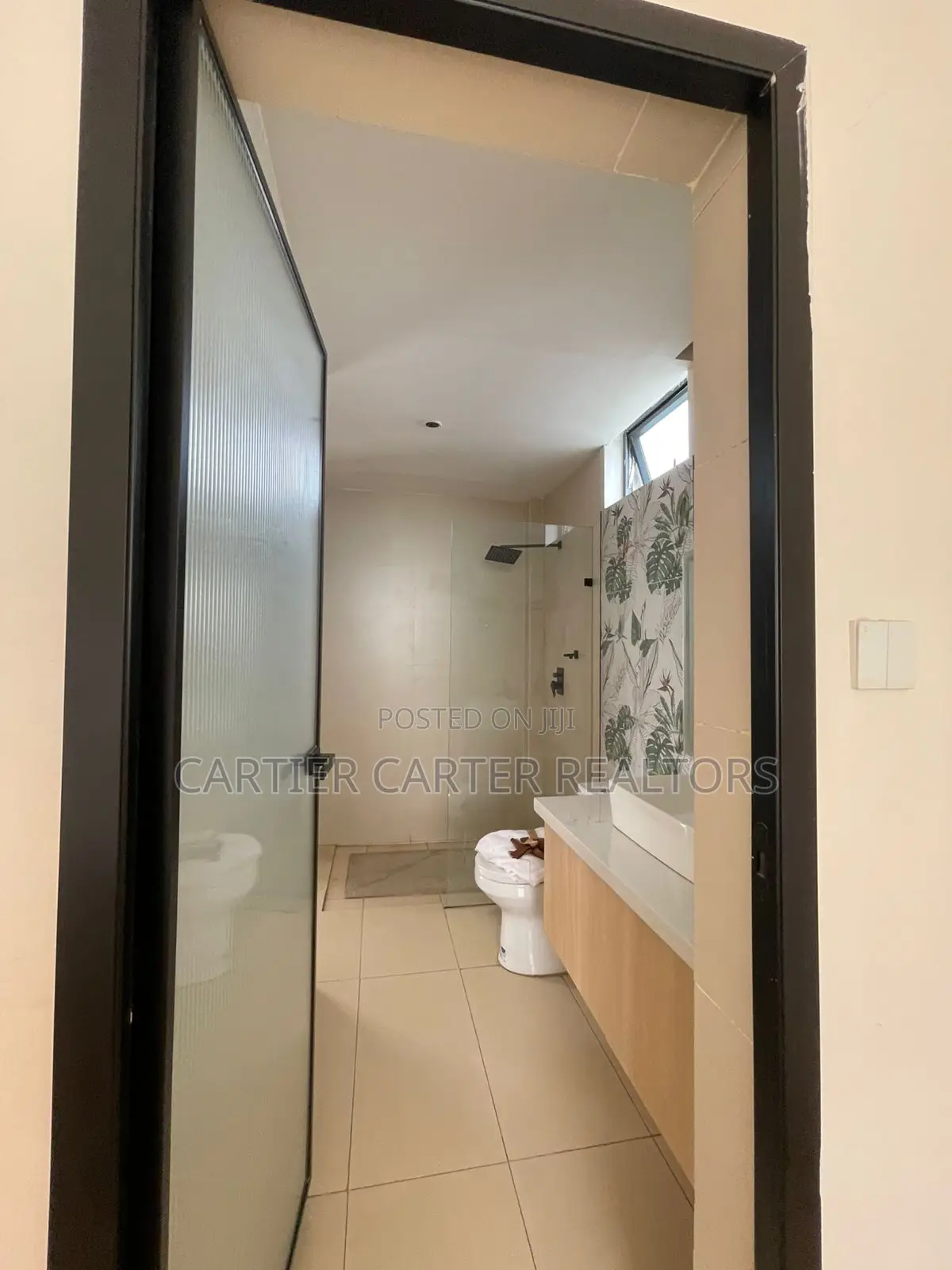 3bdrm Apartment in Gateway Mall Area for sale