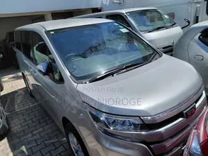 Toyota Noah 2019 Silver