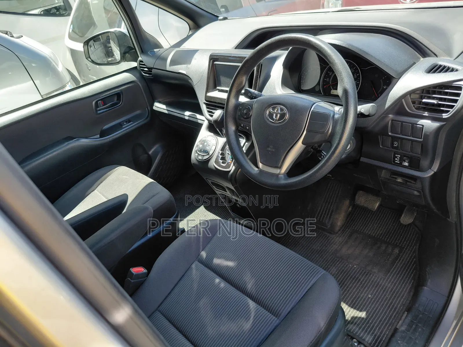 Toyota Noah 2019 Silver