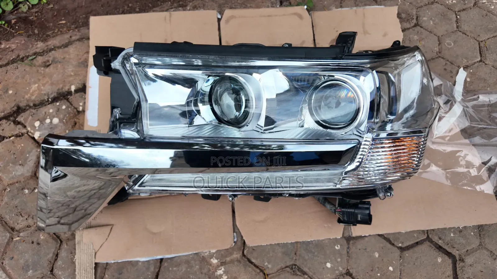 Landcruiser 200 2019 LHS Bi-Xenon Headlight