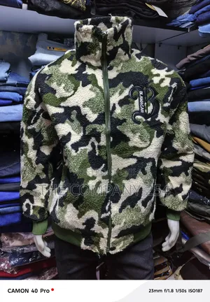 Quality Casual Woollen Zipper Allweather Fleech Sweater Available