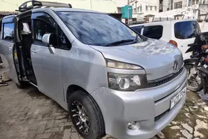 Toyota Voxy 2013 Silver