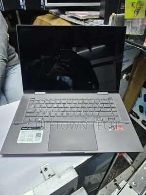 Laptop HP Envy x360 8GB AMD Ryzen 5 SSD 256GB