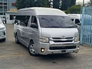 Toyota HiAce 2018 Silver