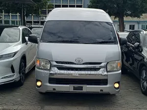 Toyota HiAce 2018 Silver