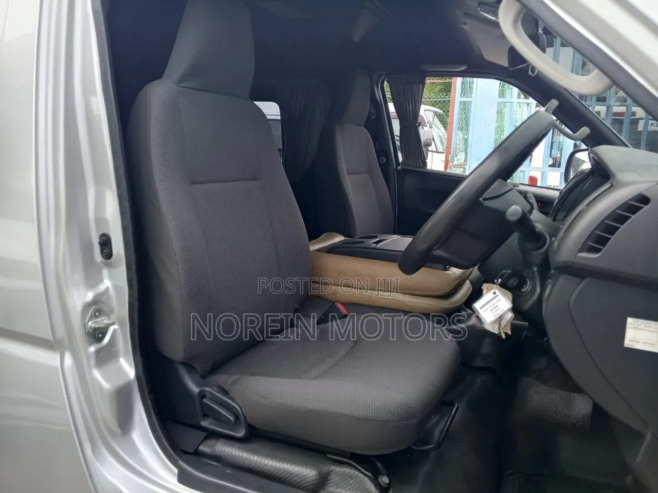 Toyota HiAce 2018 Silver