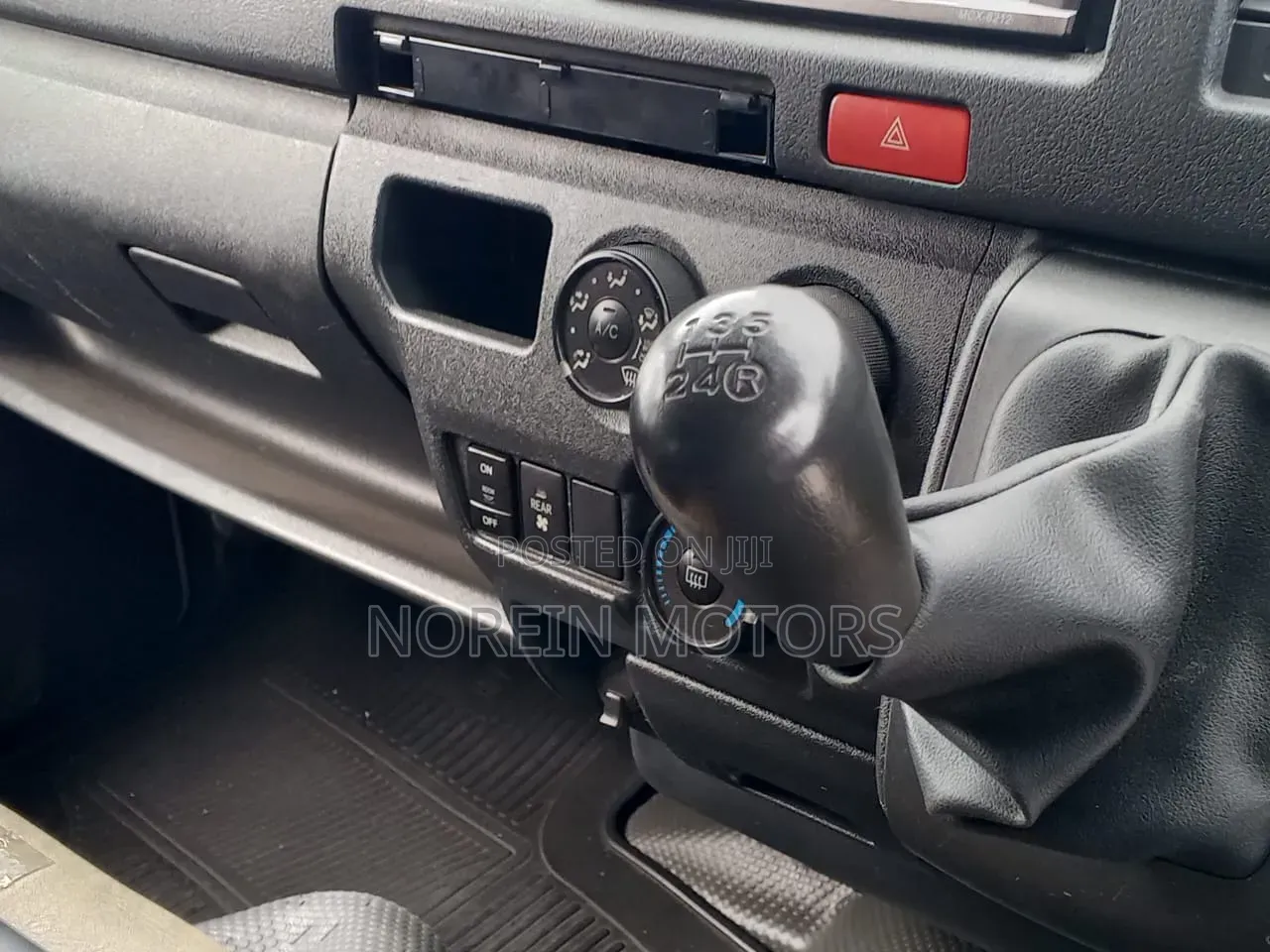Toyota HiAce 2018 Silver