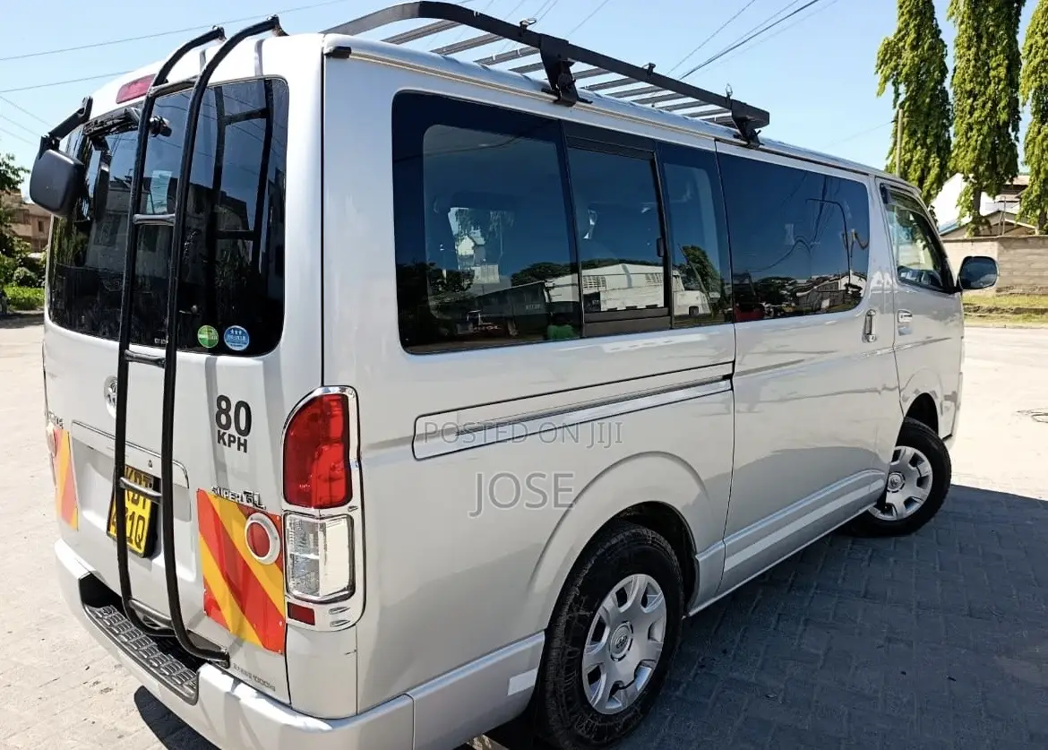 Toyota HiAce 2018 Silver