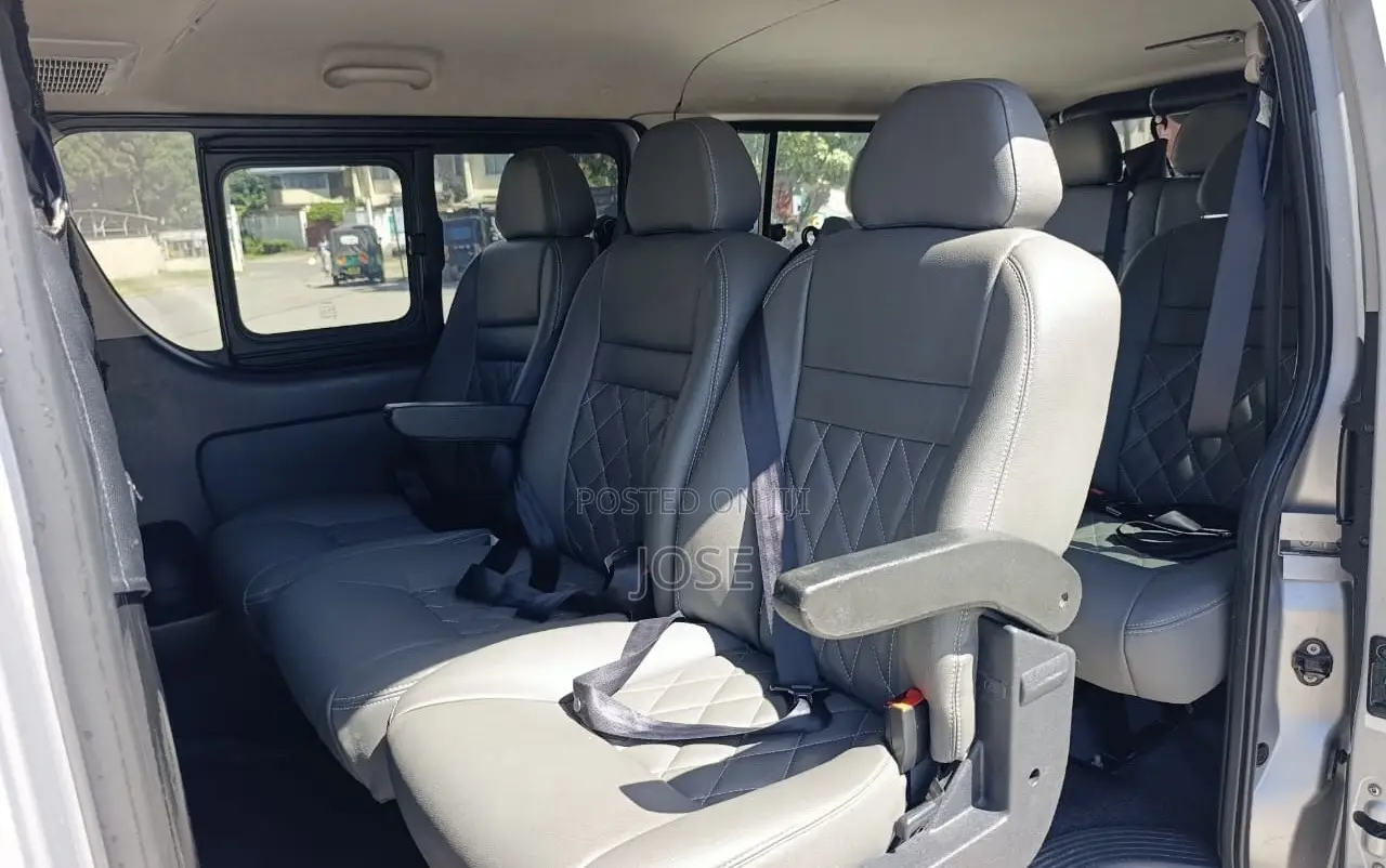 Toyota HiAce 2018 Silver