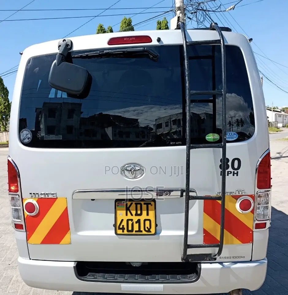 Toyota HiAce 2018 Silver