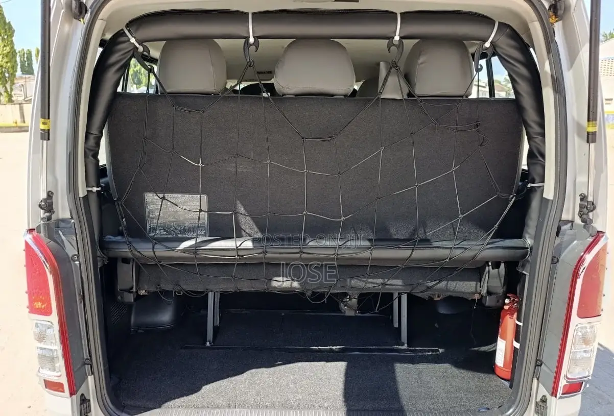 Toyota HiAce 2018 Silver