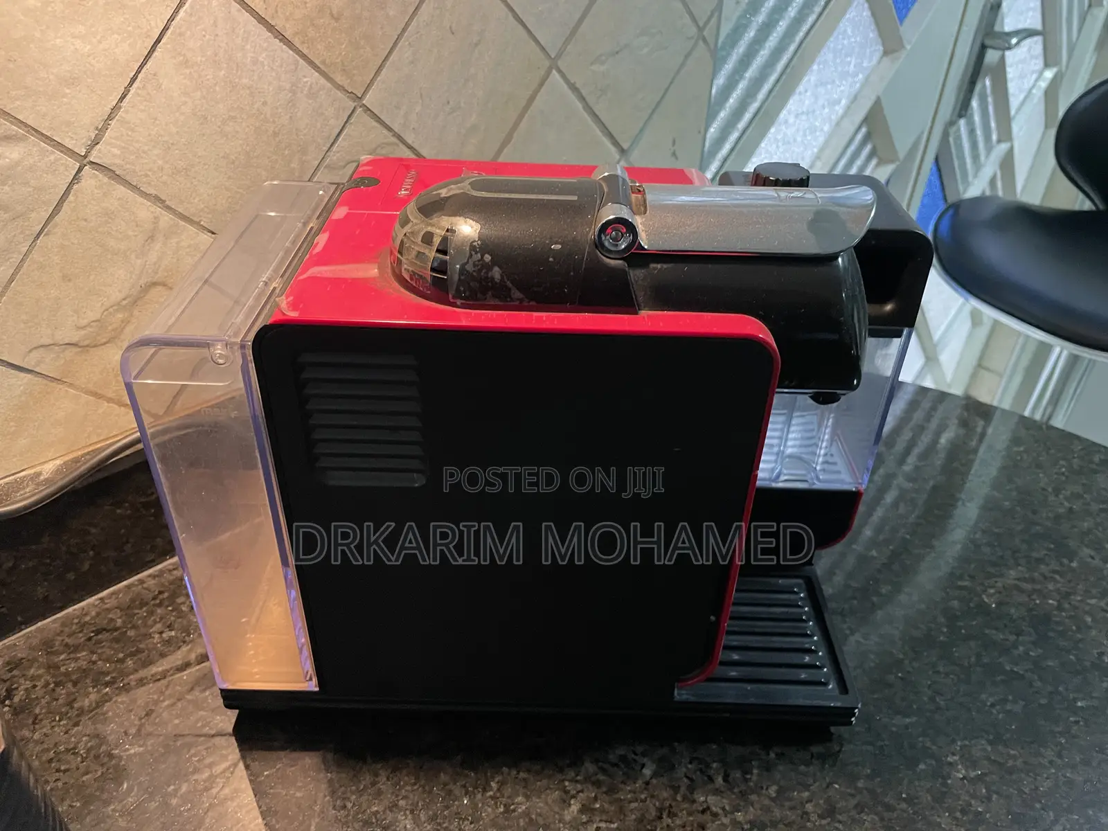 Nespresso-Delonghi. With Creamer Machine.