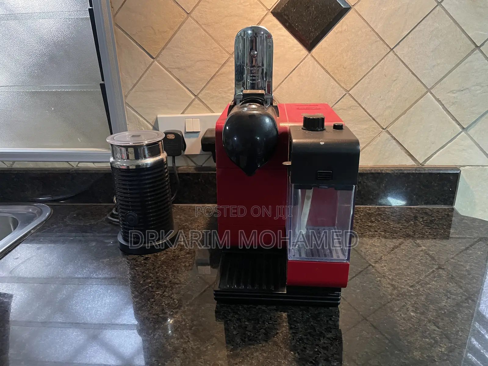 Nespresso-Delonghi. With Creamer Machine.