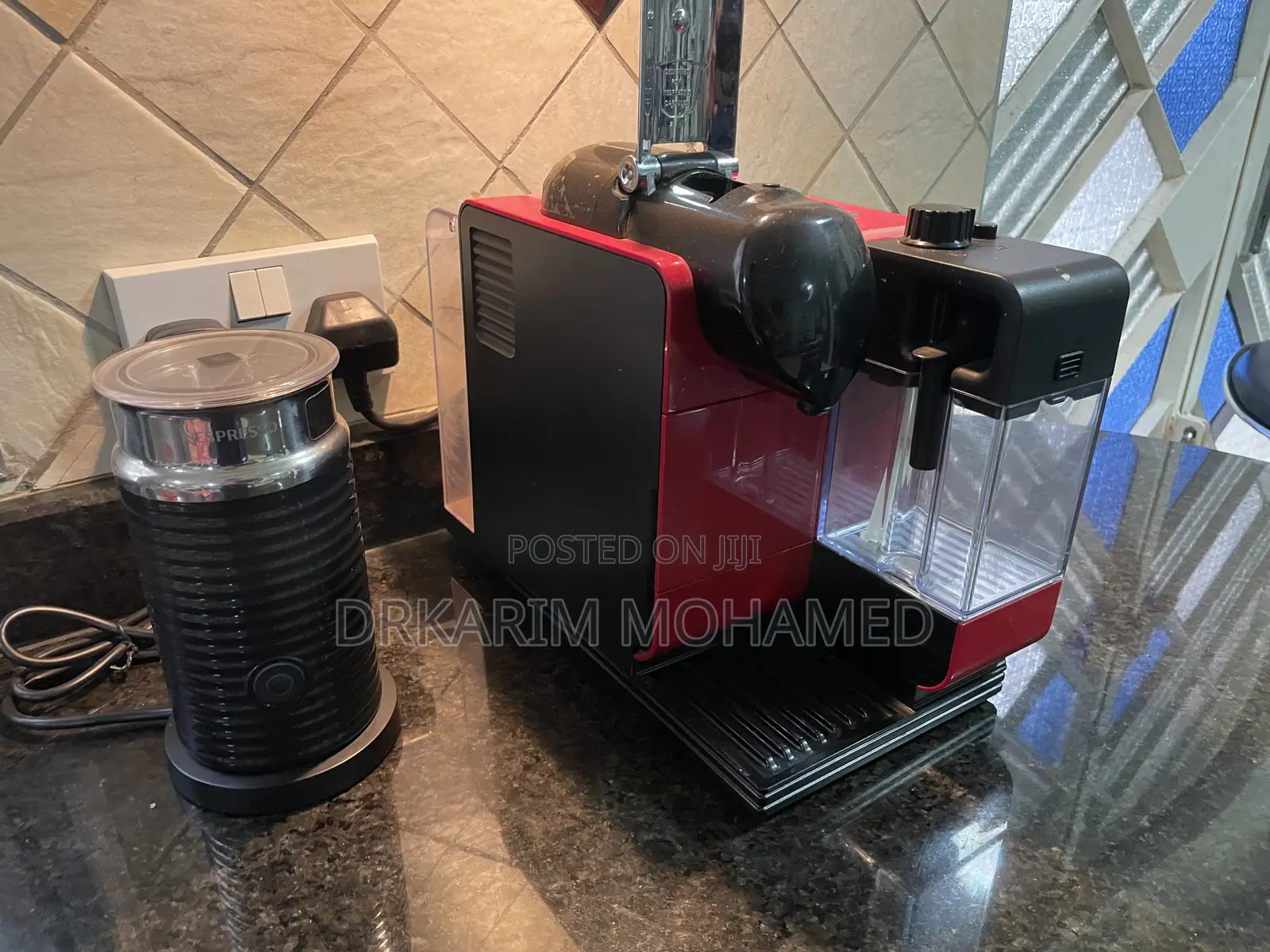 Nespresso-Delonghi. With Creamer Machine.
