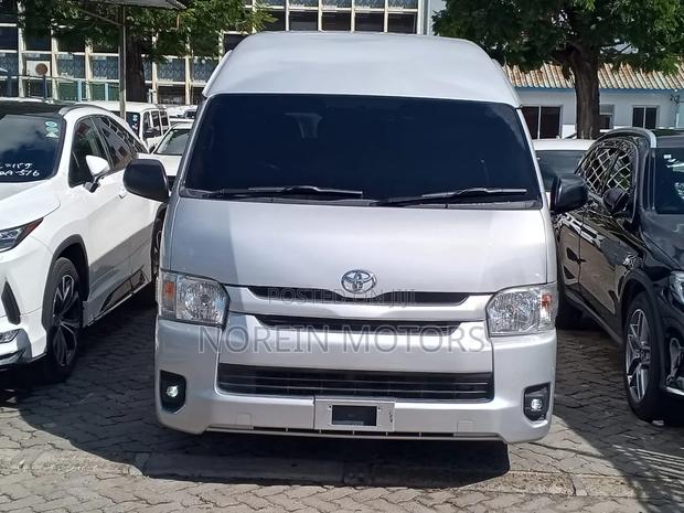 Toyota HiAce 2018 White - thumbnail 2
