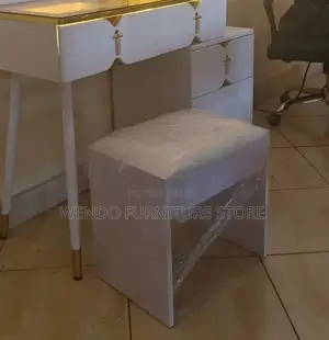 Dressers; White Strong Vanity Set With Mirror