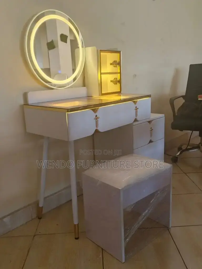 Dressers; White Strong Vanity Set With Mirror