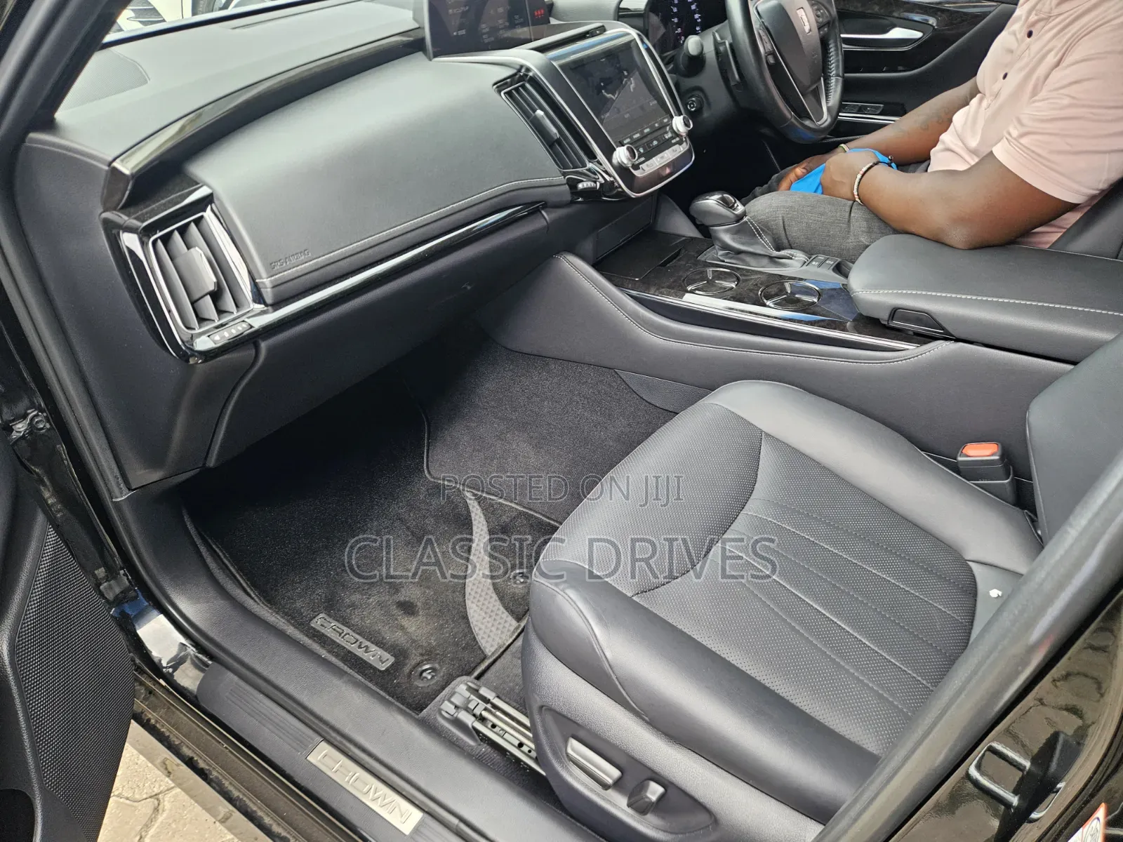 Toyota Crown 2019 Black