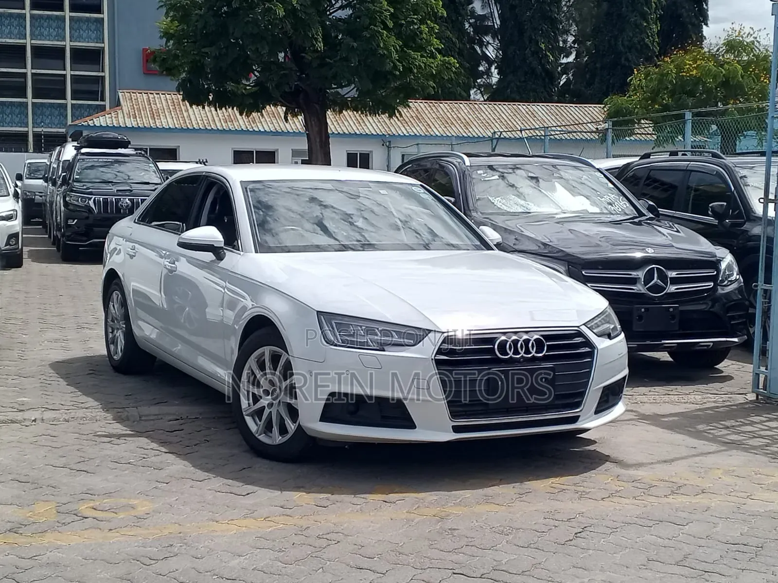 Audi A4 2.0T ultra Premium FWD 2018 White