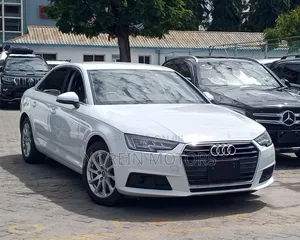 Audi A4 2.0T ultra Premium FWD 2018 White