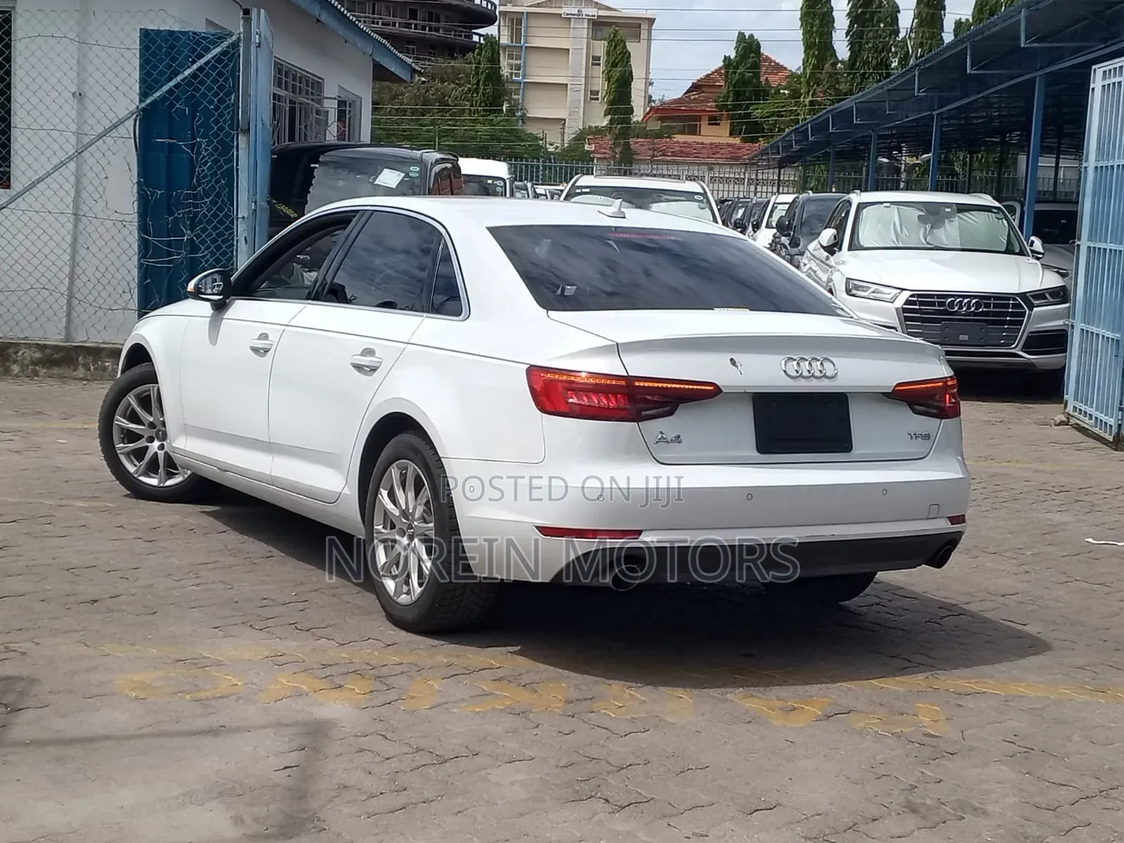 Audi A4 2.0T ultra Premium FWD 2018 White