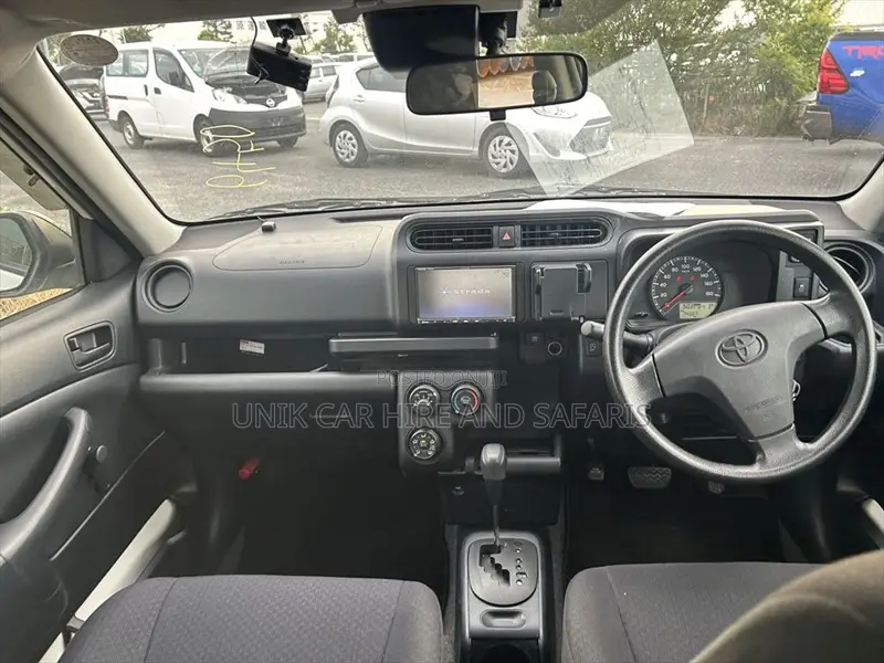 Toyota Probox 1.5 DX Comfort 2WD 2021 White