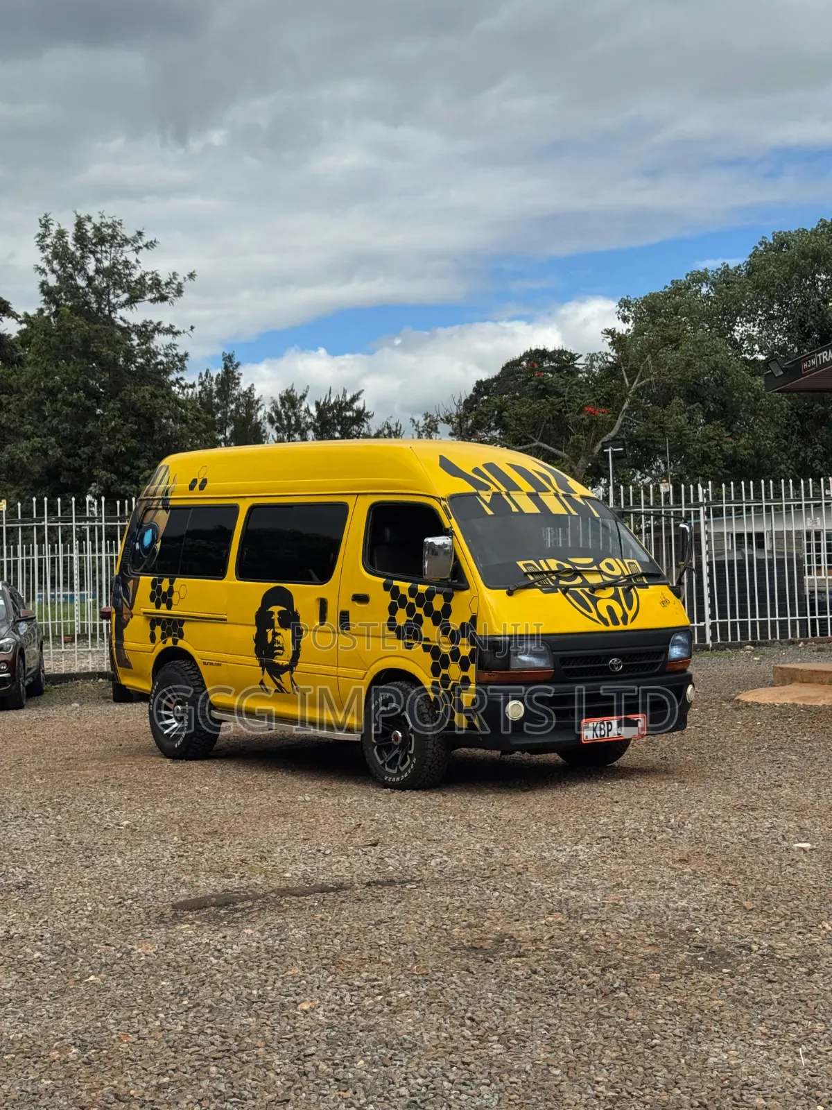 Toyota HiAce 2004 Yellow
