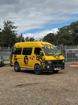 Toyota HiAce 2004 Yellow
