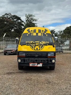 Toyota HiAce 2004 Yellow