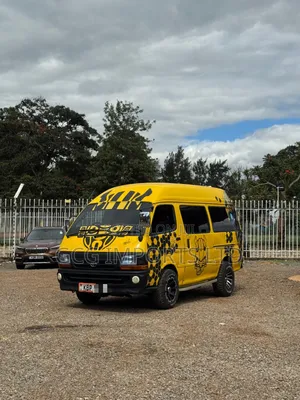 Toyota HiAce 2004 Yellow