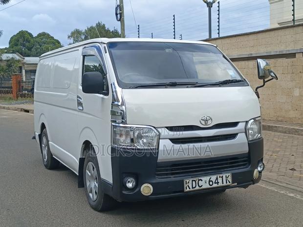 Toyota HiAce 2014 White