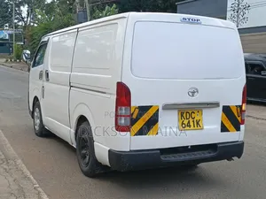 Toyota HiAce 2014 White