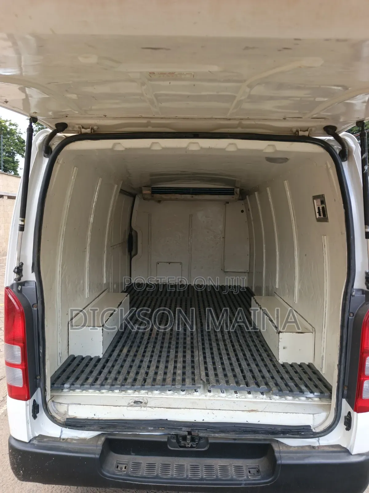 Toyota HiAce 2014 White