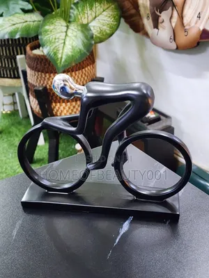 Office/Home Figure Modeling Resin Table Ornament.