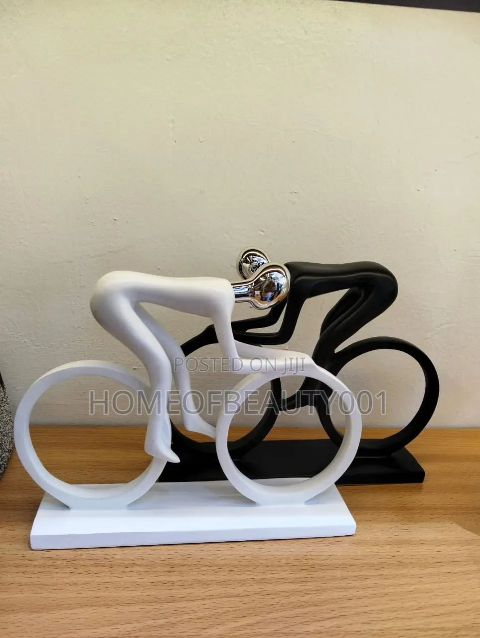 Office/Home Figure Modeling Resin Table Ornament.
