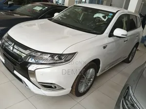 Mitsubishi Outlander 2.0 PHEV AWD 2019 Pearl