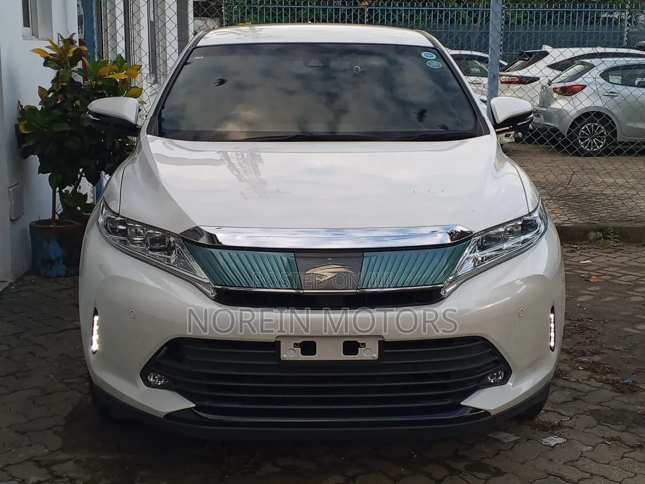 Toyota Harrier 2.0 4WD 2019 Off white