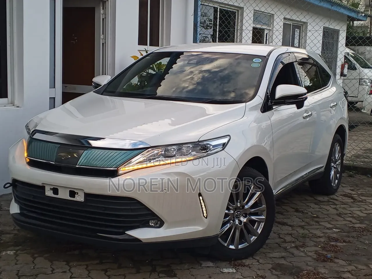 Toyota Harrier 2.0 4WD 2019 Off white