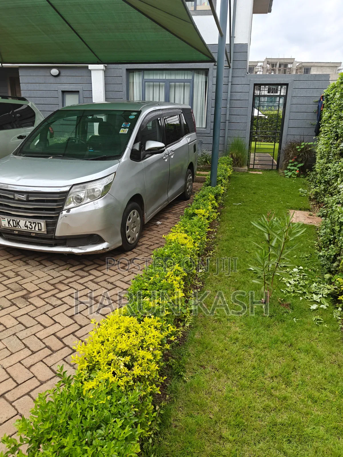 Toyota Noah Hire