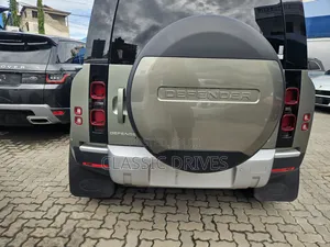 Land Rover Defender 2022 Green