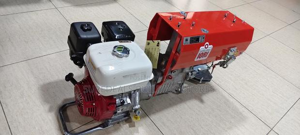 1 Tonne Concrete Hoist With Stand and 2 Buckets - thumbnail 2