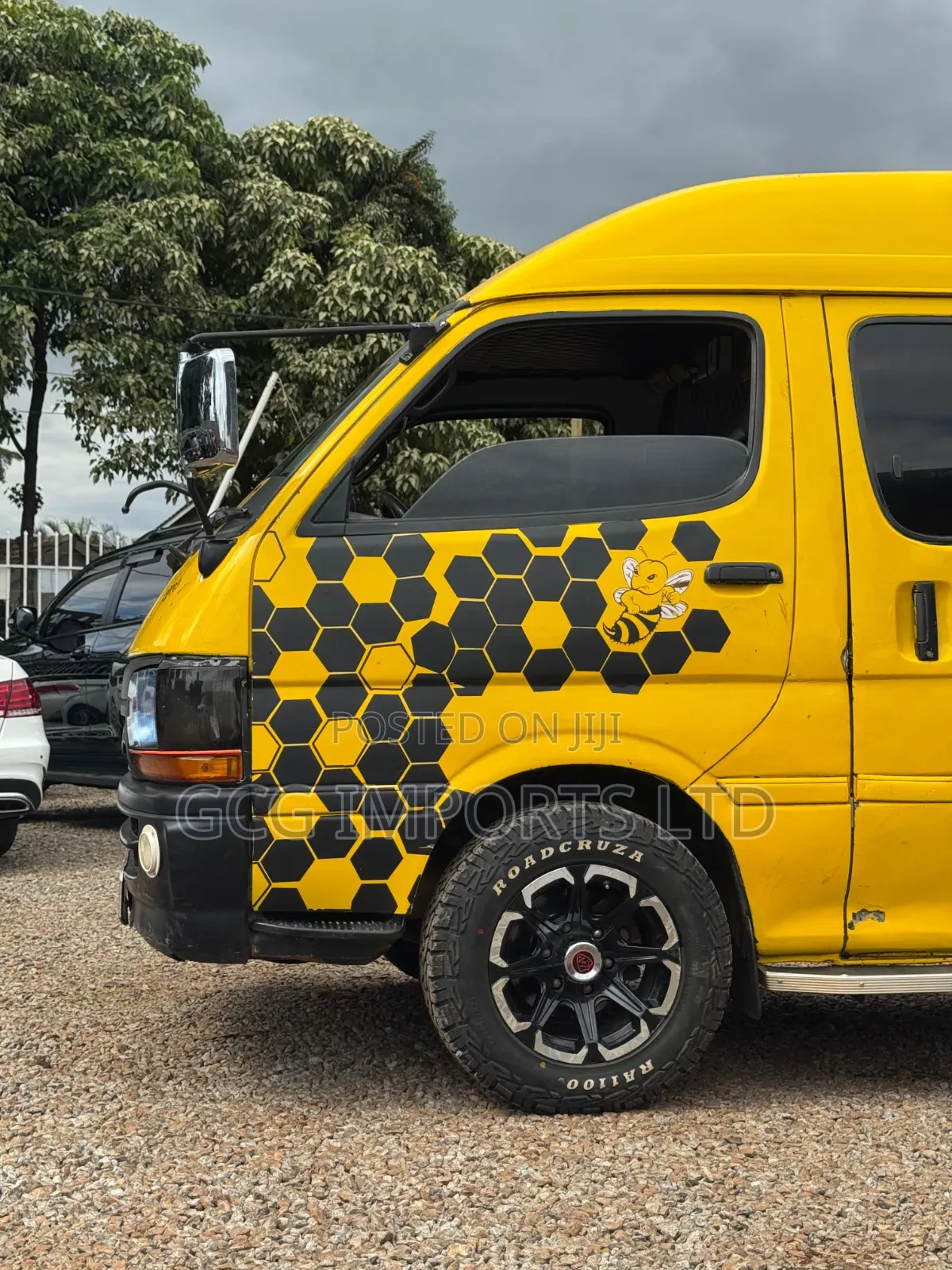 Toyota HiAce 2004 Yellow