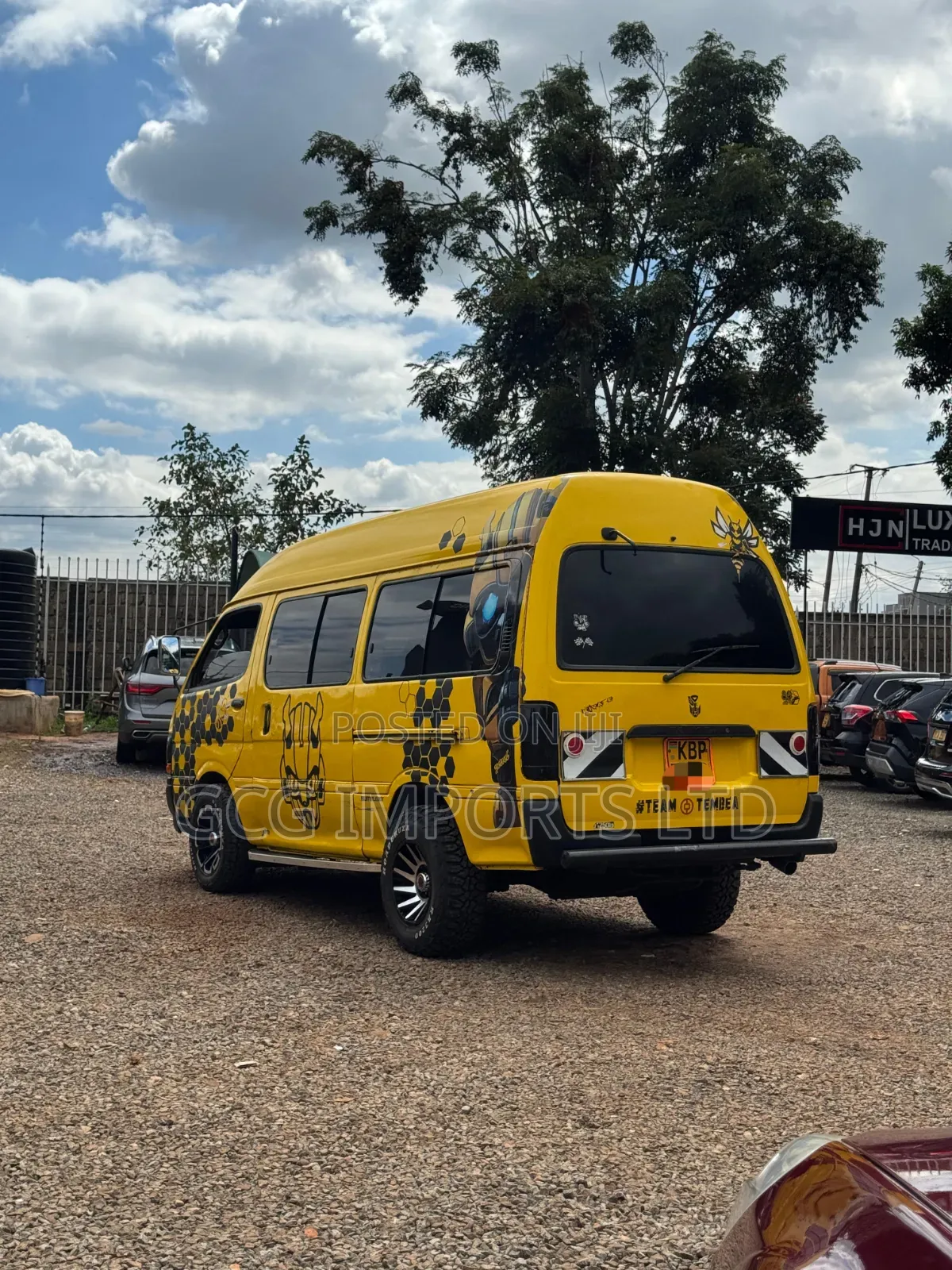 Toyota HiAce 2004 Yellow