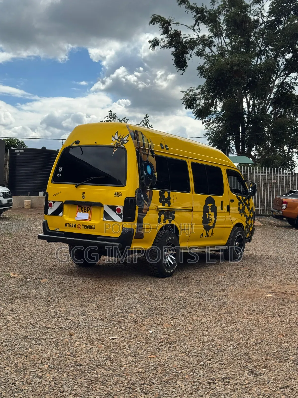 Toyota HiAce 2004 Yellow