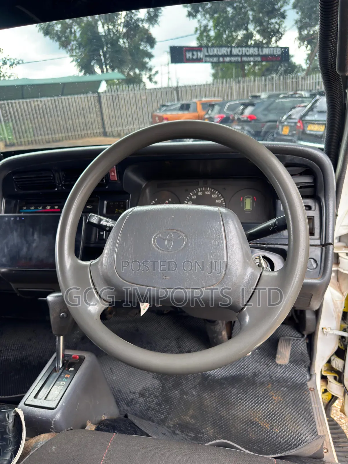 Toyota HiAce 2004 Yellow