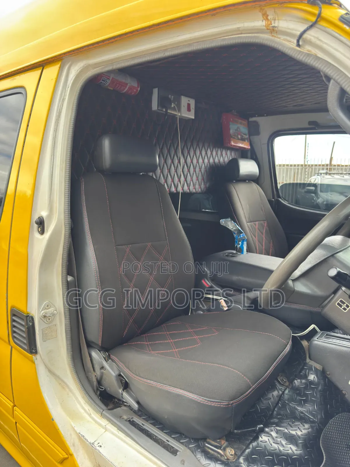 Toyota HiAce 2004 Yellow