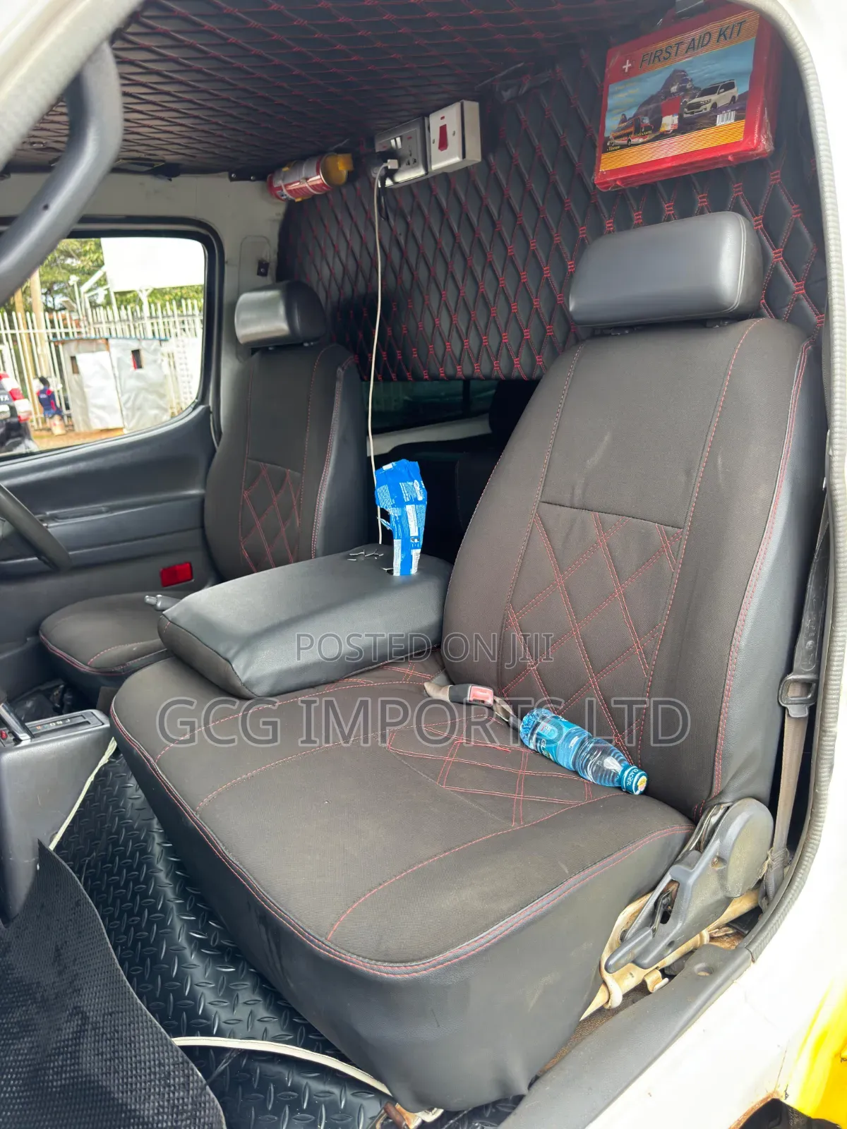 Toyota HiAce 2004 Yellow